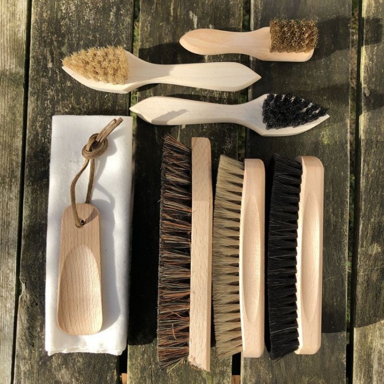 Kit de brosses pour l'entretien des chaussures