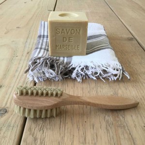 Brosse de nettoyage à poignée spéciale bois durs