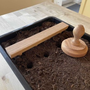 Gabarit semis, plantoir 4 trous en bois 2