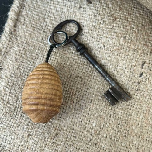 Porte-clés en bois tourné Ruche