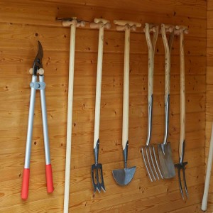 Patères murales en bois porte outils de jardin 2